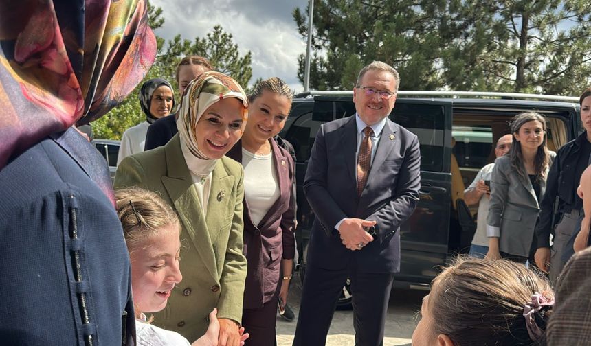 Bakan Göktaş’tan Mutlu Kafe’ye ziyaret