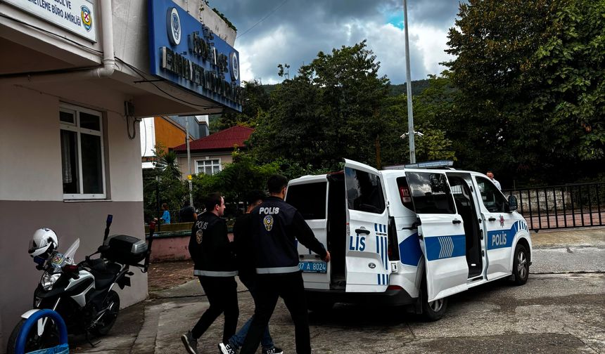 Cide'de tartıştığı kişiyi bıçakla yaralayan şüpheli tutuklandı