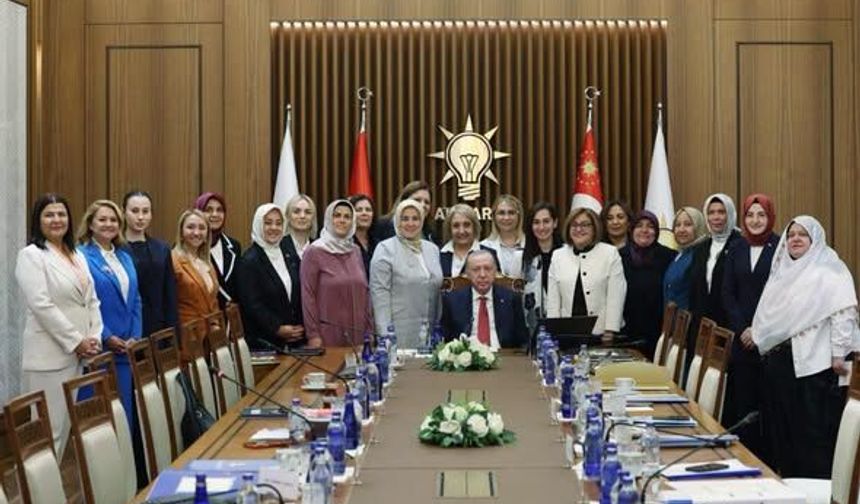 Kastamonu'nun tek kadın başkanı Külliye'ye projelerini sundu