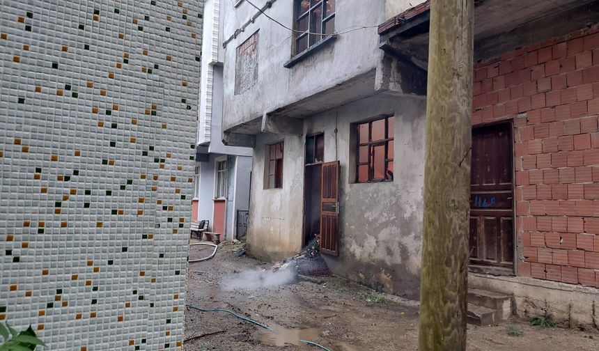 Cide'deki ev yangını kontrol altına alındı