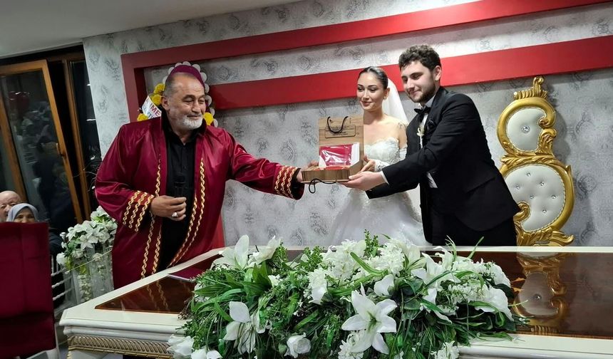 Esra ve Serhat çifti düzenlenen törenle dünyaevine girdi