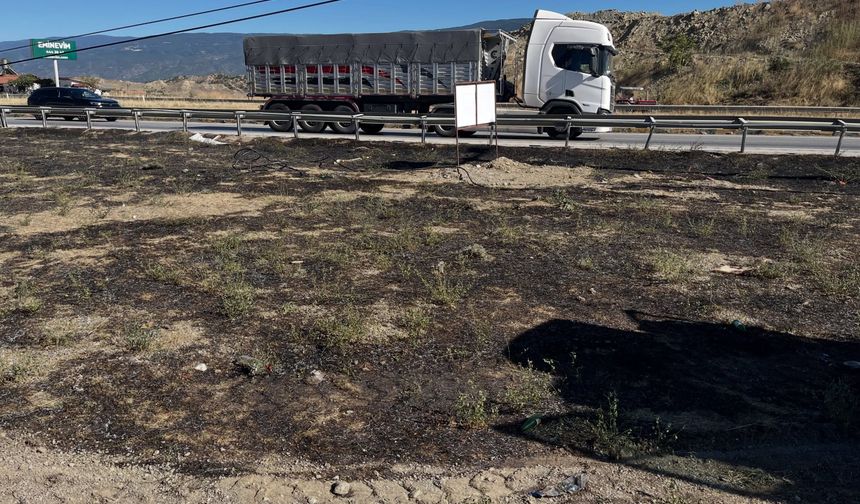 Kastamonu'da faciadan dönüldü: Tır tellere takıldı, yangın çıktı
