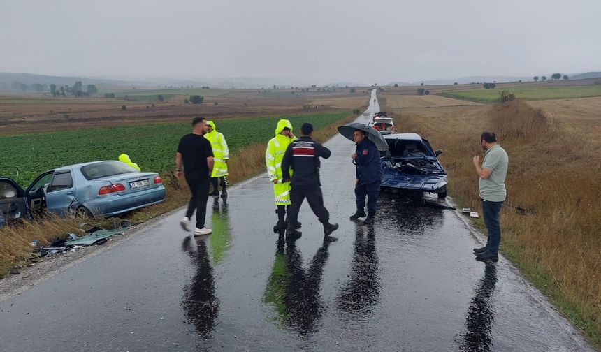 Kastamonu’da yağmurun ardından iki otomobil çarpıştı: 2 yaralı