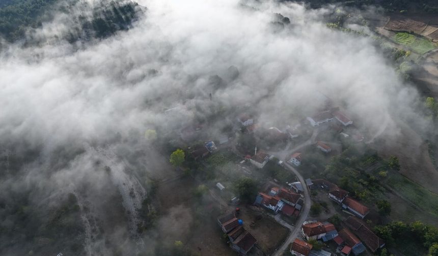 Kastamonu'da sis bulutları kartpostallık görüntüler oluşturdu