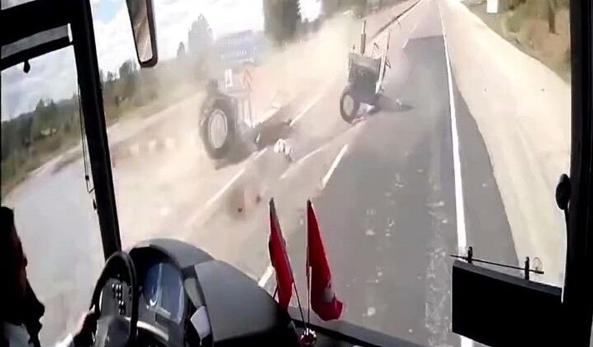 Kastamonu’daki feci kazada traktör böyle ikiye bölünmüş!