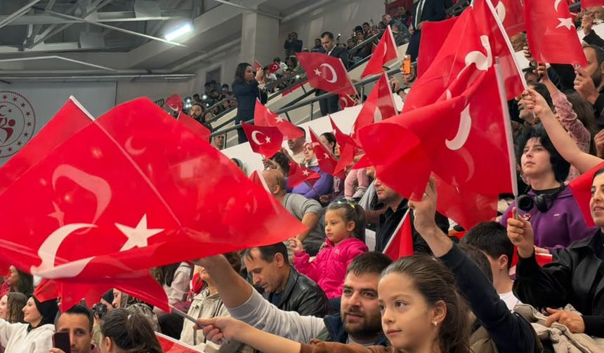 Kastamonu’da Cumhuriyet Bayramı coşkusu salona taşındı