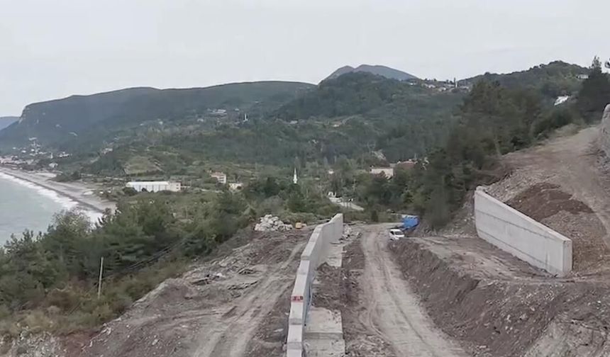 Cide’de 14 aydır bitmeyen yol çilesi