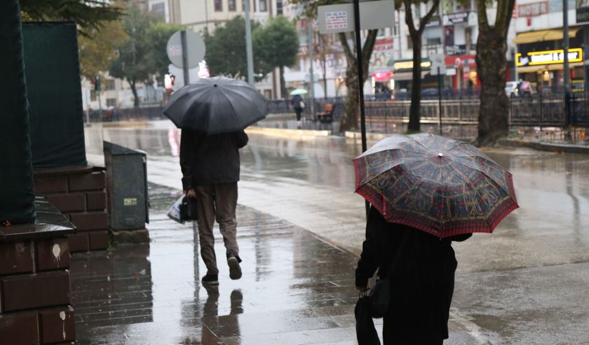 Kastamonu’da sağanak yağış başladı