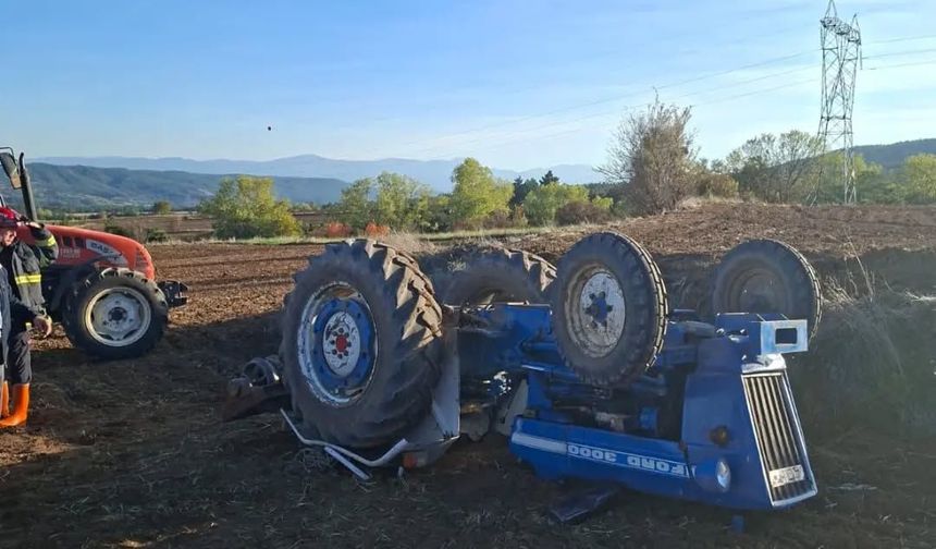 Elyakut'ta feci kaza: Traktör devrildi, 1 yaralı!