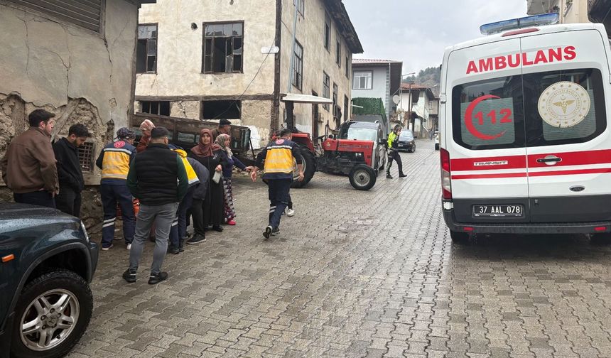 Tosya'da otomobil ile traktör çarpıştı: 1 yaralı