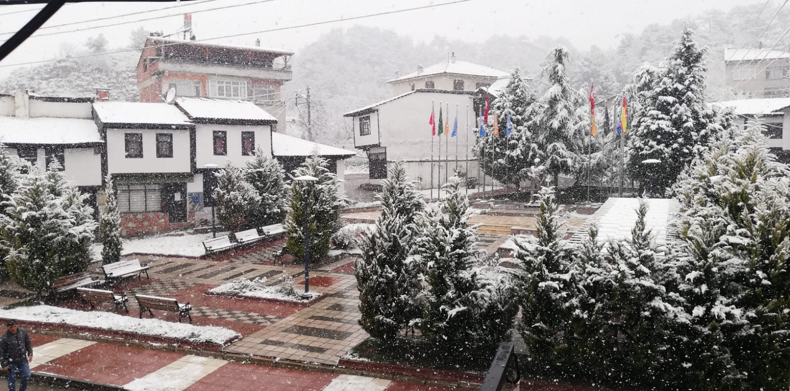 AA-20230330-30721284-30721283-HANONUDE_KAR_YAGISI_ETKILI_OLDU