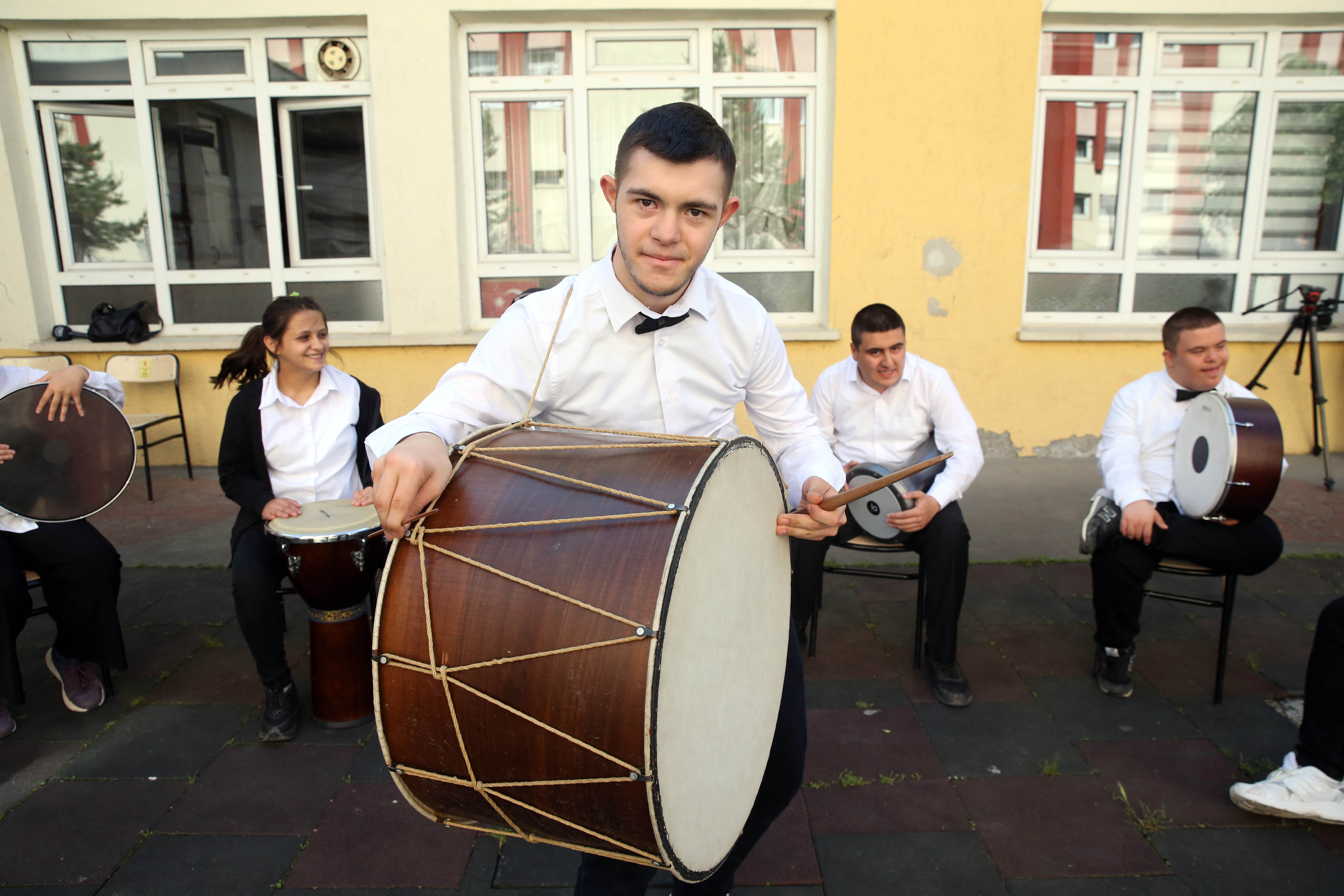 AA-20230604-31332472-31332466-OZEL_COCUKLAR_RITIM_TUTARAK_SOSYALLESIYOR