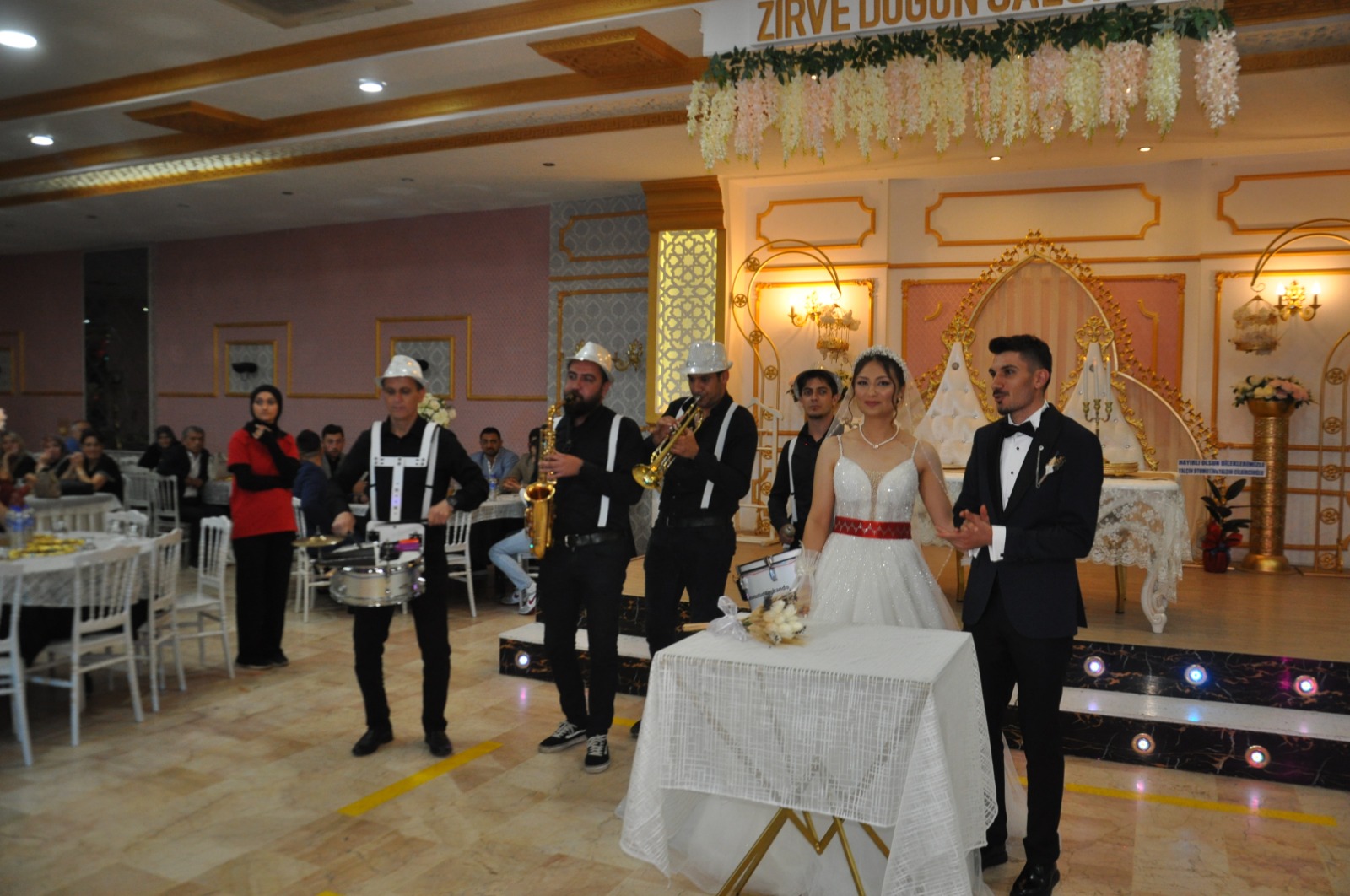 1ce82a6c-9597-4523-9208-0acdd052ec06