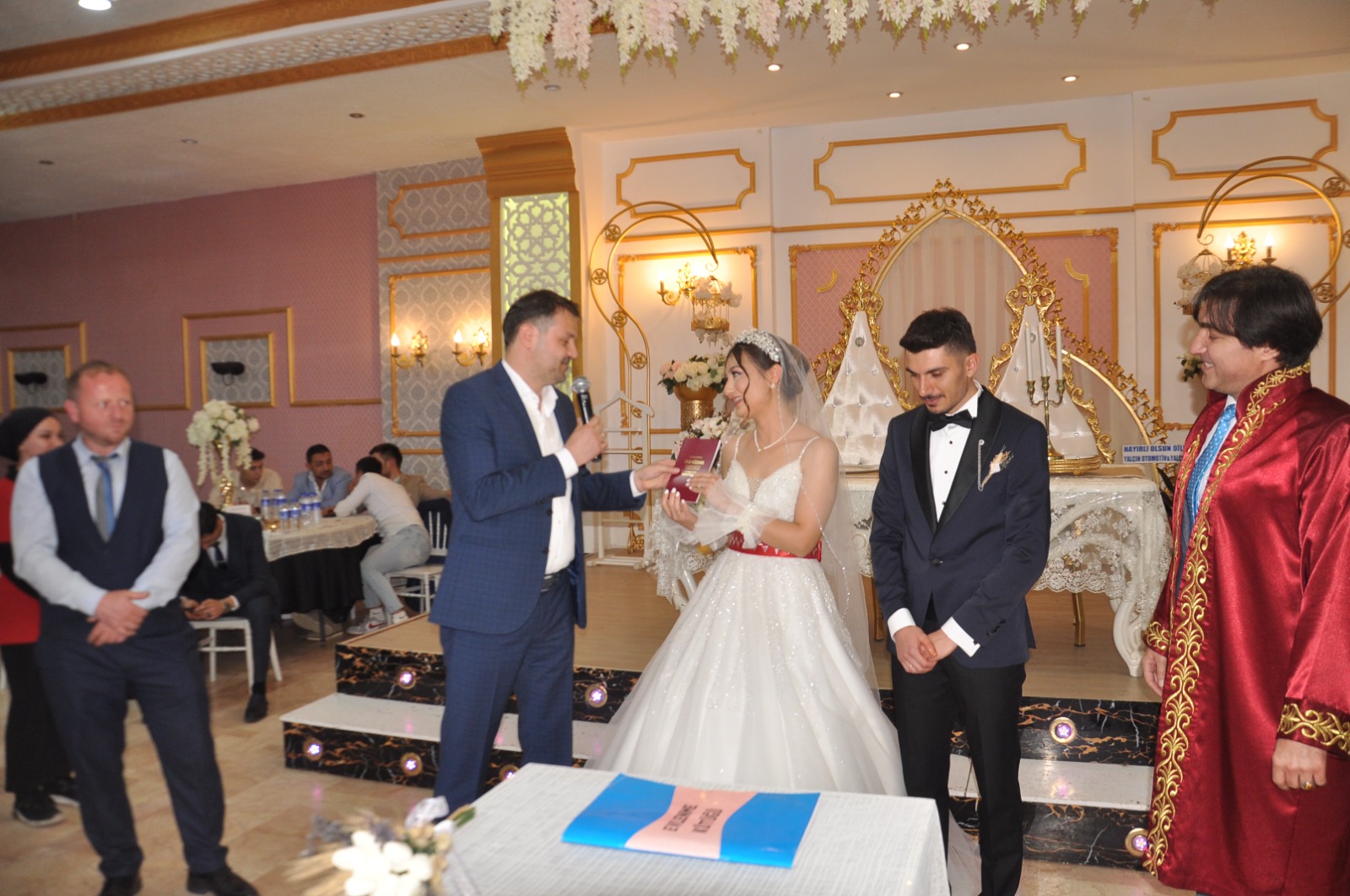 7f51943a-7f23-4df6-94bd-c83ce4193eab