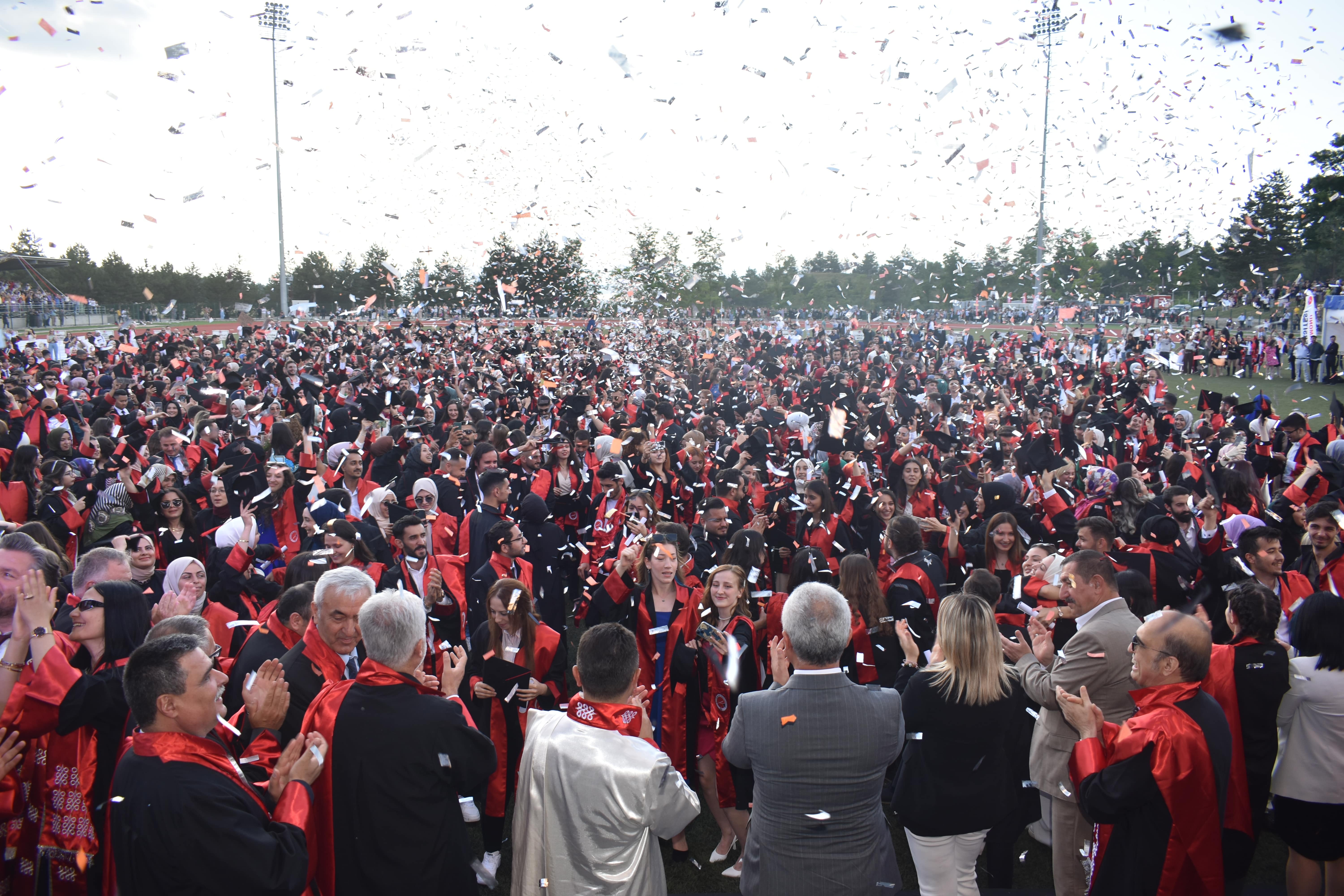 Kastamonu Üniversitesi mezuniyet töreninden renkli kareler...