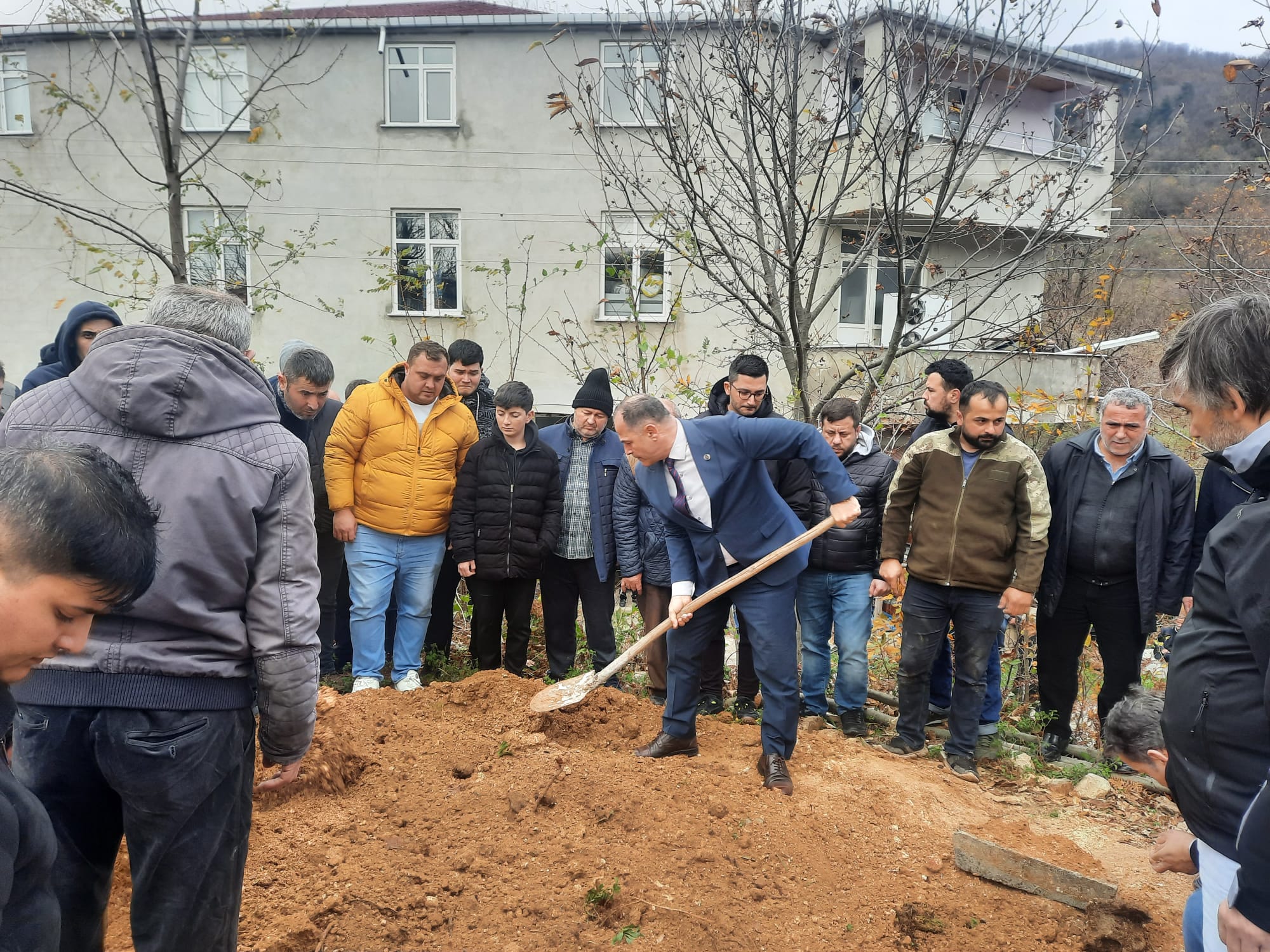 Cide  Habibe Sargın toprağa verildi (2)