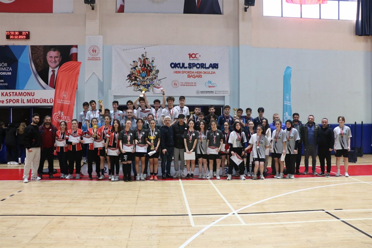 gençlerbadmintongölanadoluöğretmenlisesi (2)