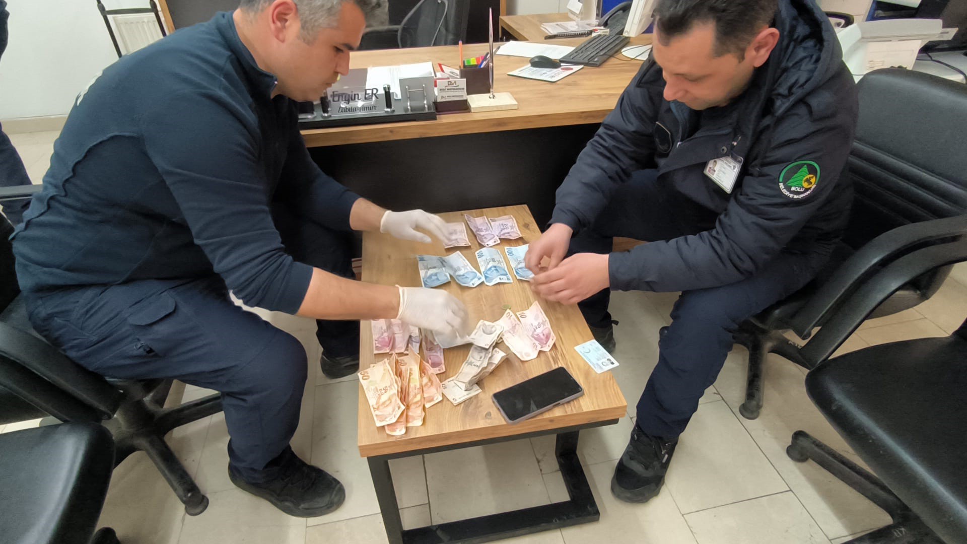 Otomobilini Park Edip Dilenmeye Gitti (1)