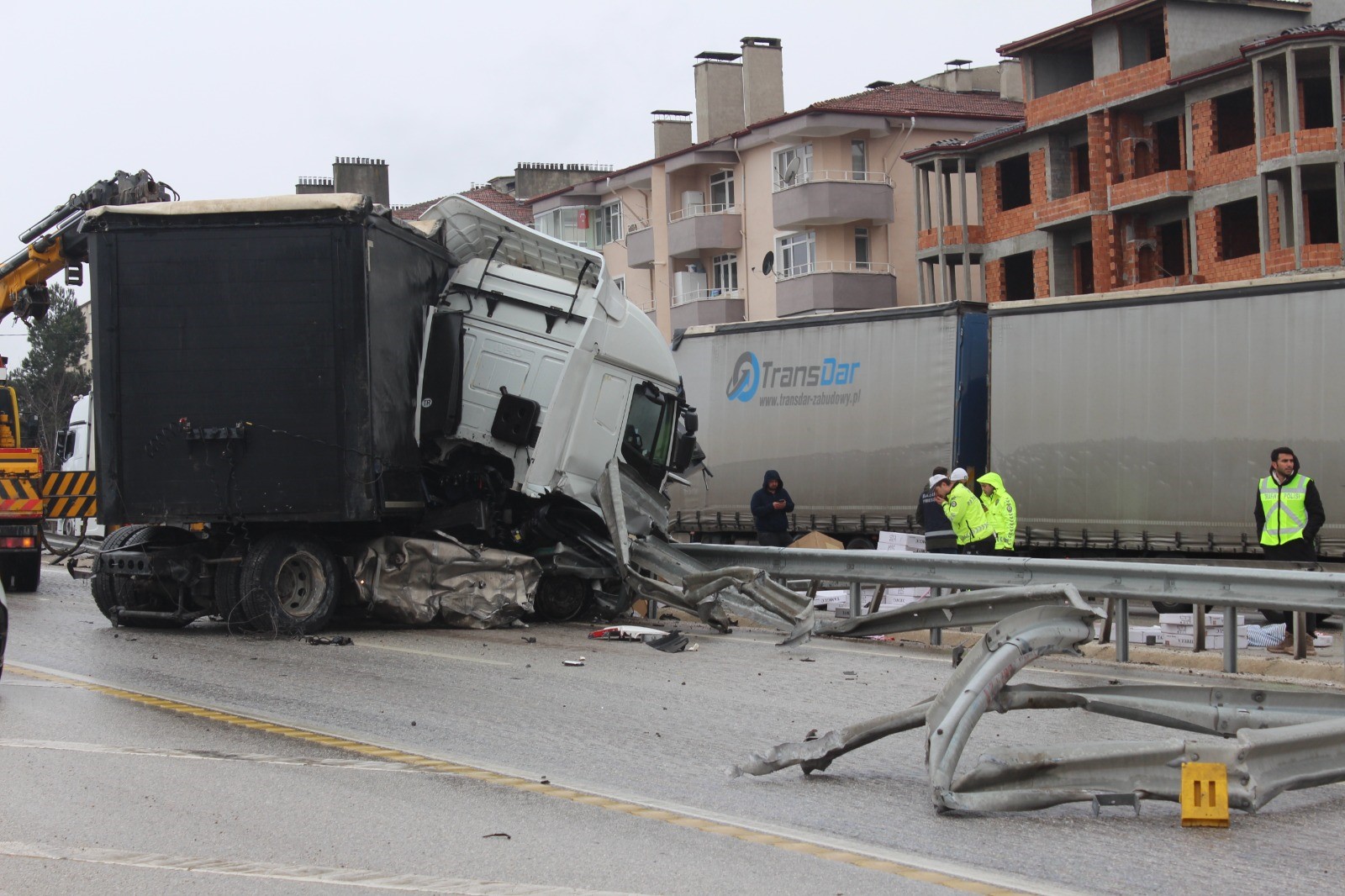 Tosya'da Feci Kaza! Tır Metrelerce Sürüklendi 2 Yaralı (2)