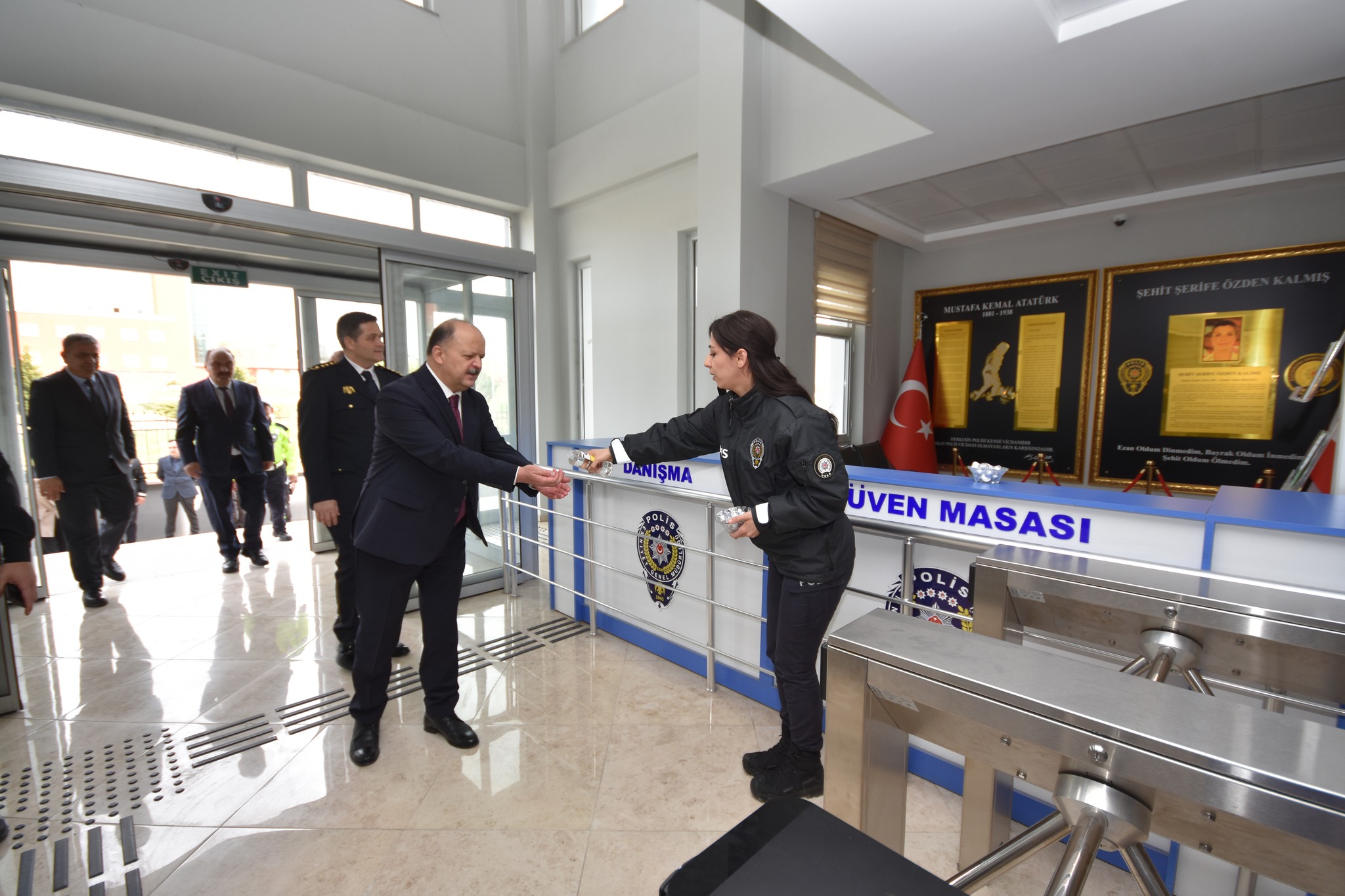 Vali Dallı Güvenlik Güçleriyle Bayramlaştı (1)