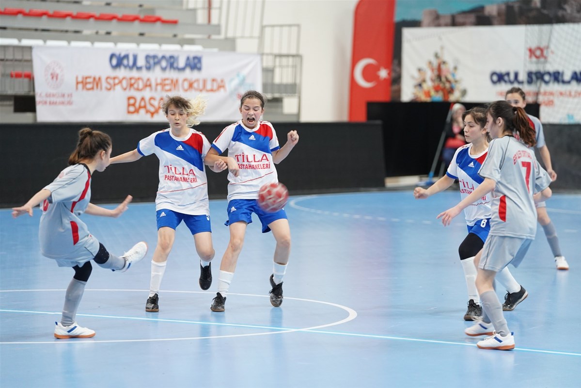 Futsalın yıldızları Kastamonu’da sahne aldı-1