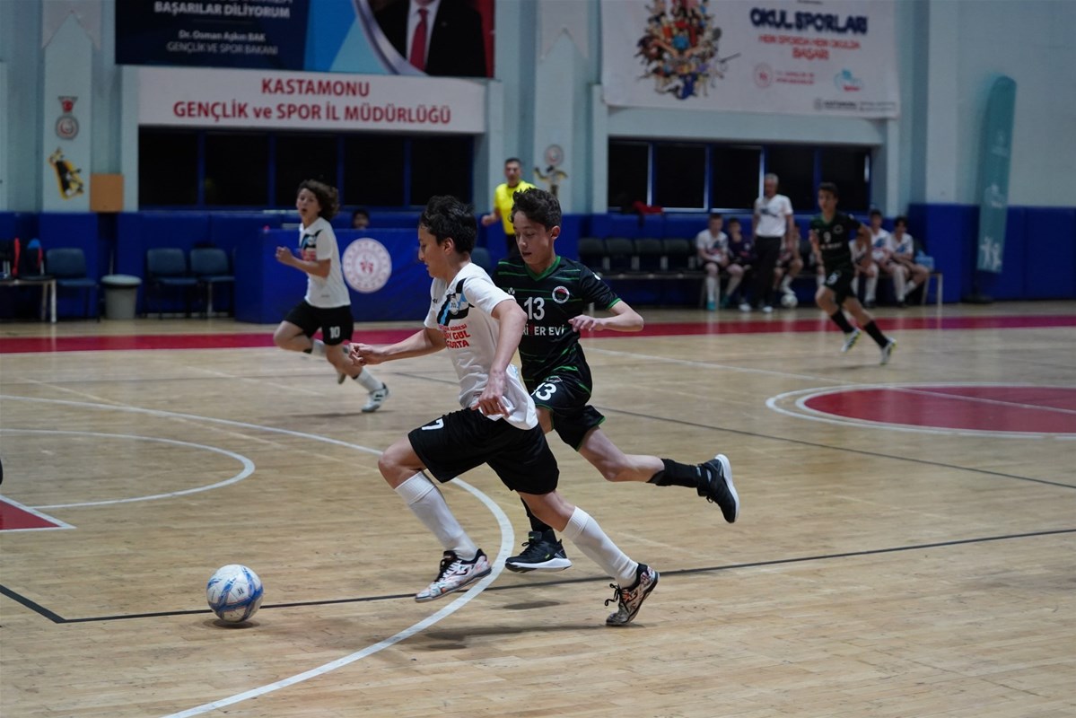 Futsalın yıldızları Kastamonu’da sahne aldı