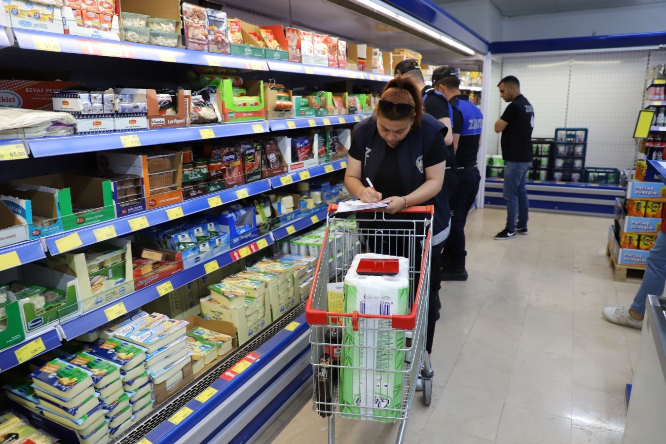 Çankırı'da Zincir Marketlere Sıkı Denetim 304 Ürün Raflardan Kaldırıldı (1)