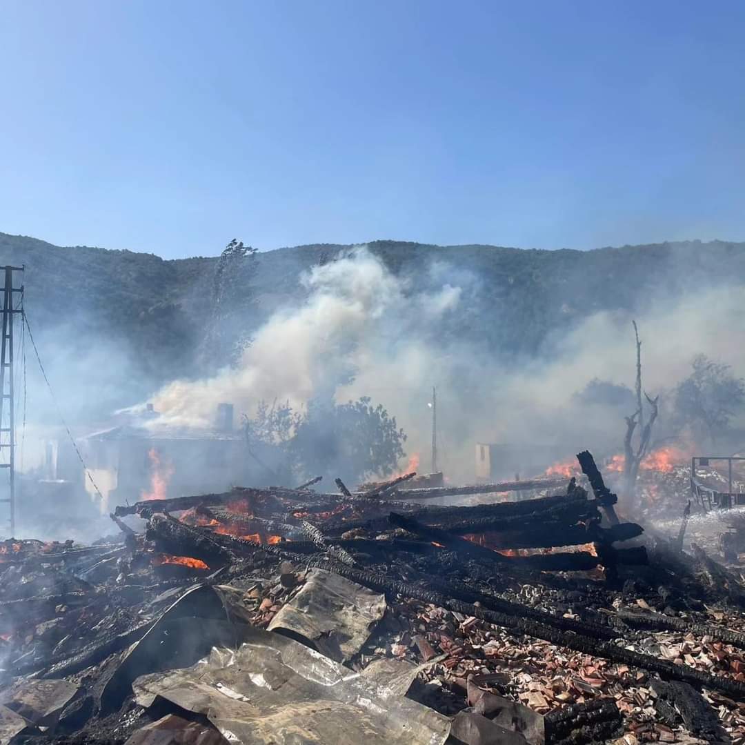 Kastamonuda Ev Yangını 10 Ev Küle Döndü Alev