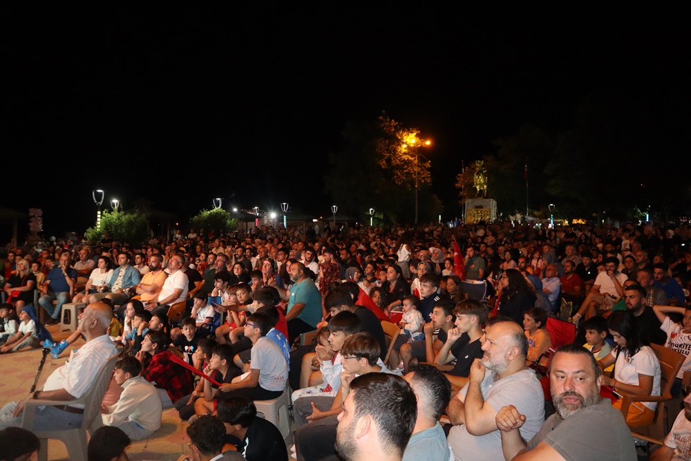 Cide’de Türkiye Milli Maçını 3 Bin Kişi Dev Ekranda Izledi Kastamonu