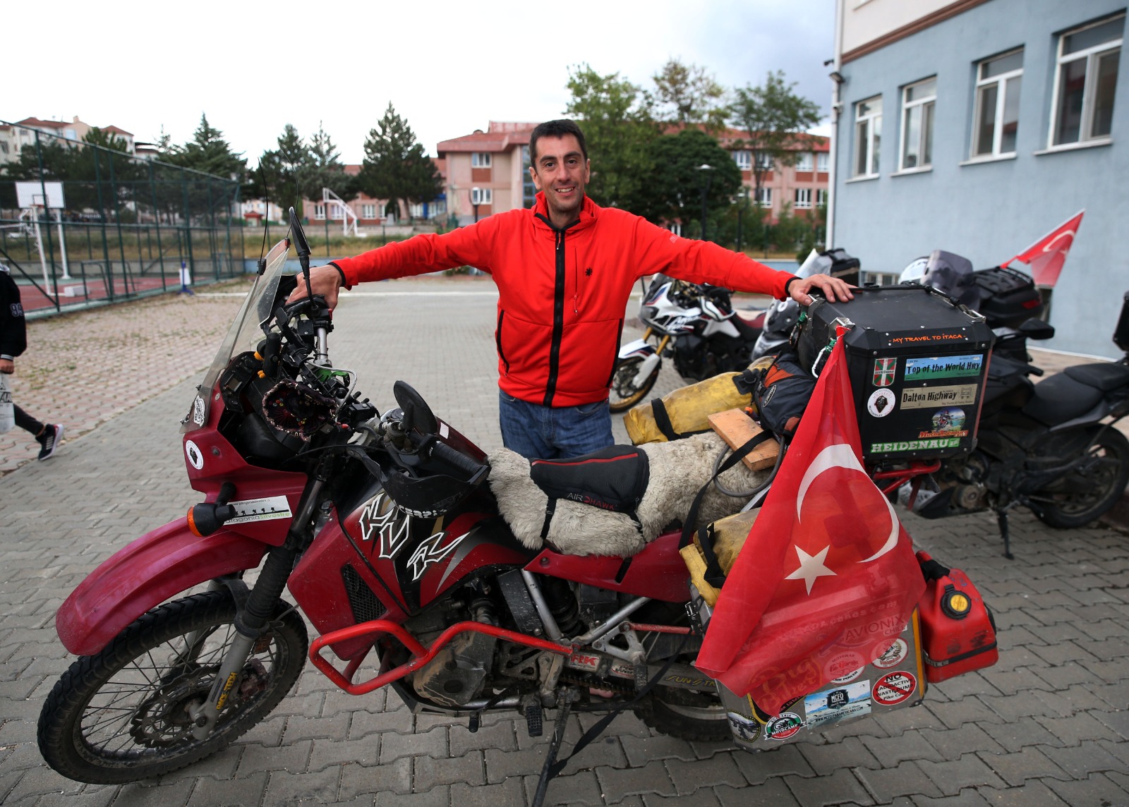 Şilili Gezgin, Motoruna Türk Bayrağı Takarak İstiklal Sürüşüne Katıldı (1)