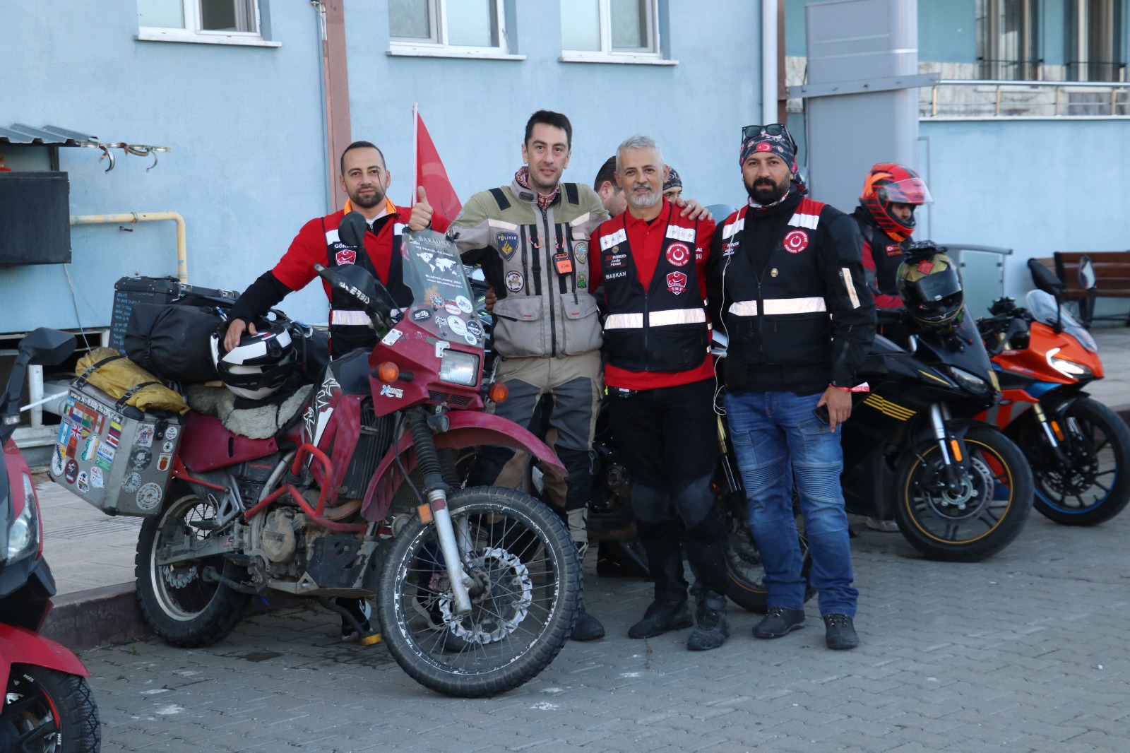 Şilili Gezgin, Motoruna Türk Bayrağı Takarak İstiklal Sürüşüne Katıldı (2)