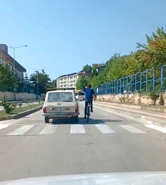 Kastamonu'da Bisiklet Sürücüsü Ölüme Davetiye Çıkarttı! (3)