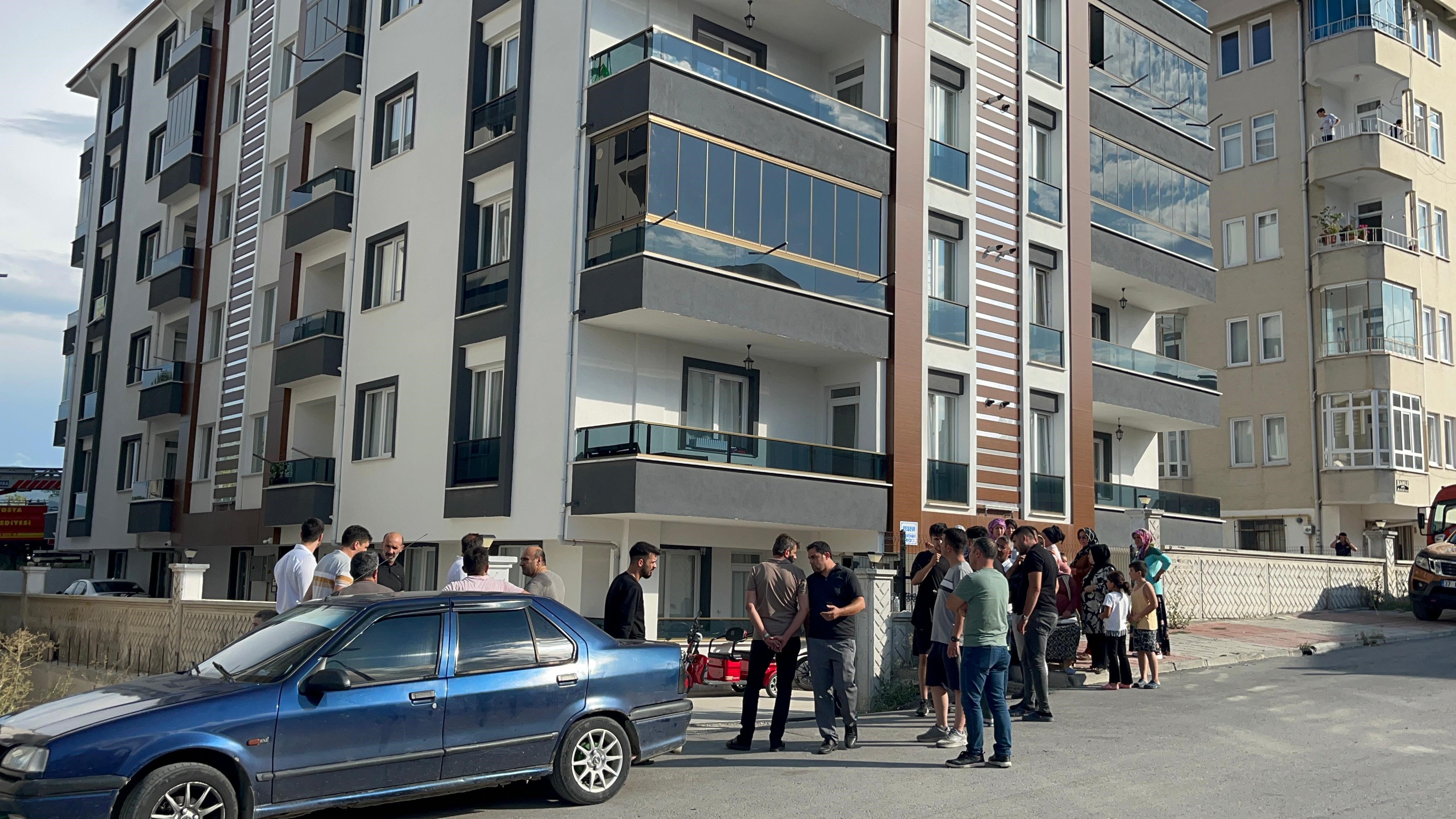 Kastamonu'da 5 Katlı Apartmanda Büyük Panik Yaşandı (2)