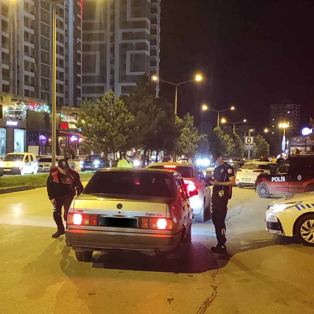 Kastamonu'da Denetim Yoğunlaştı Binlerce Kişi Denetlendi (2)