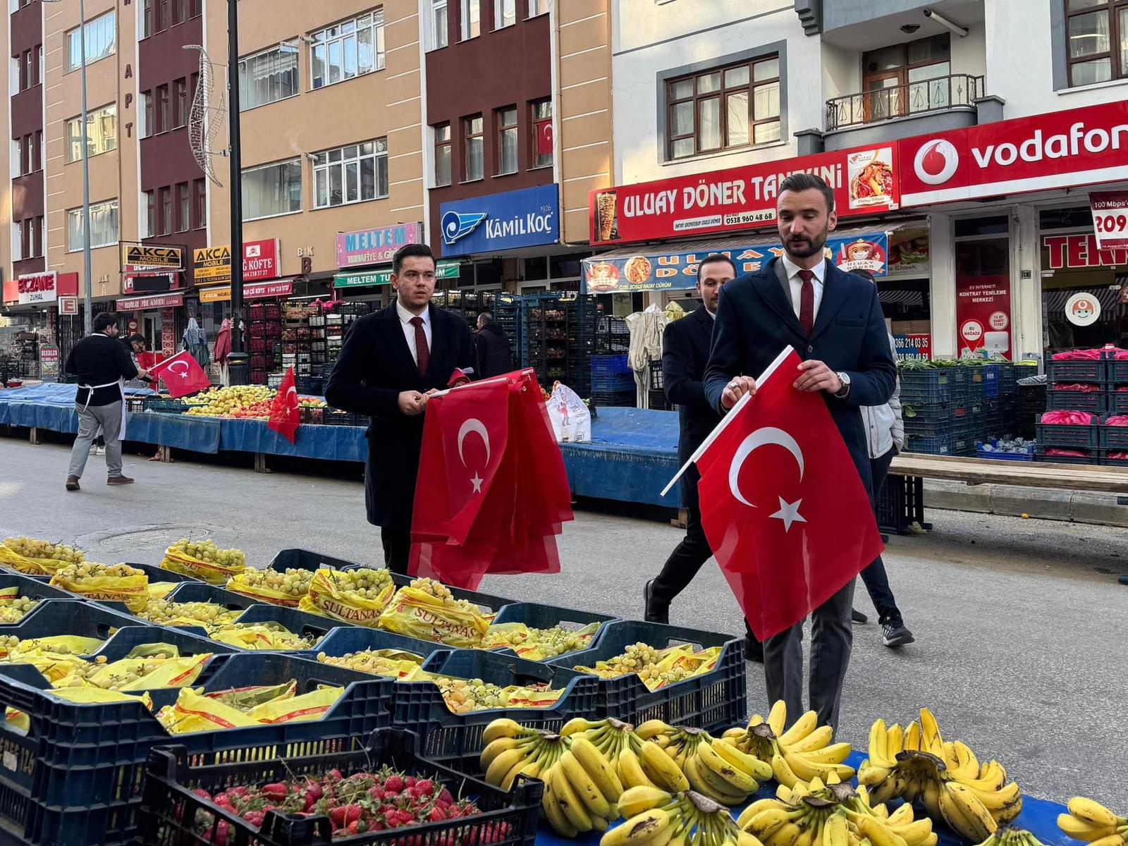 Bayraklarla Donatıldı (1)