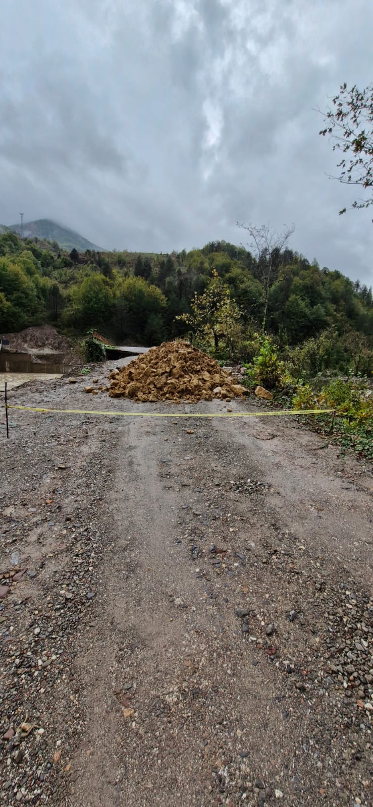 Cide’de Köprü Girişi Çöktü Birçok Köye Ulaşım Kapandı (2)