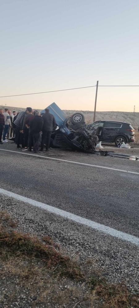 Çorum'da Hafif Ticari Araç Ile Otomobil Çarpıştı