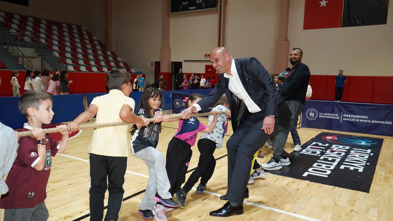 Kastamonu Geleneksel Çocuk Oyunlarıyla Şenlendi (2)