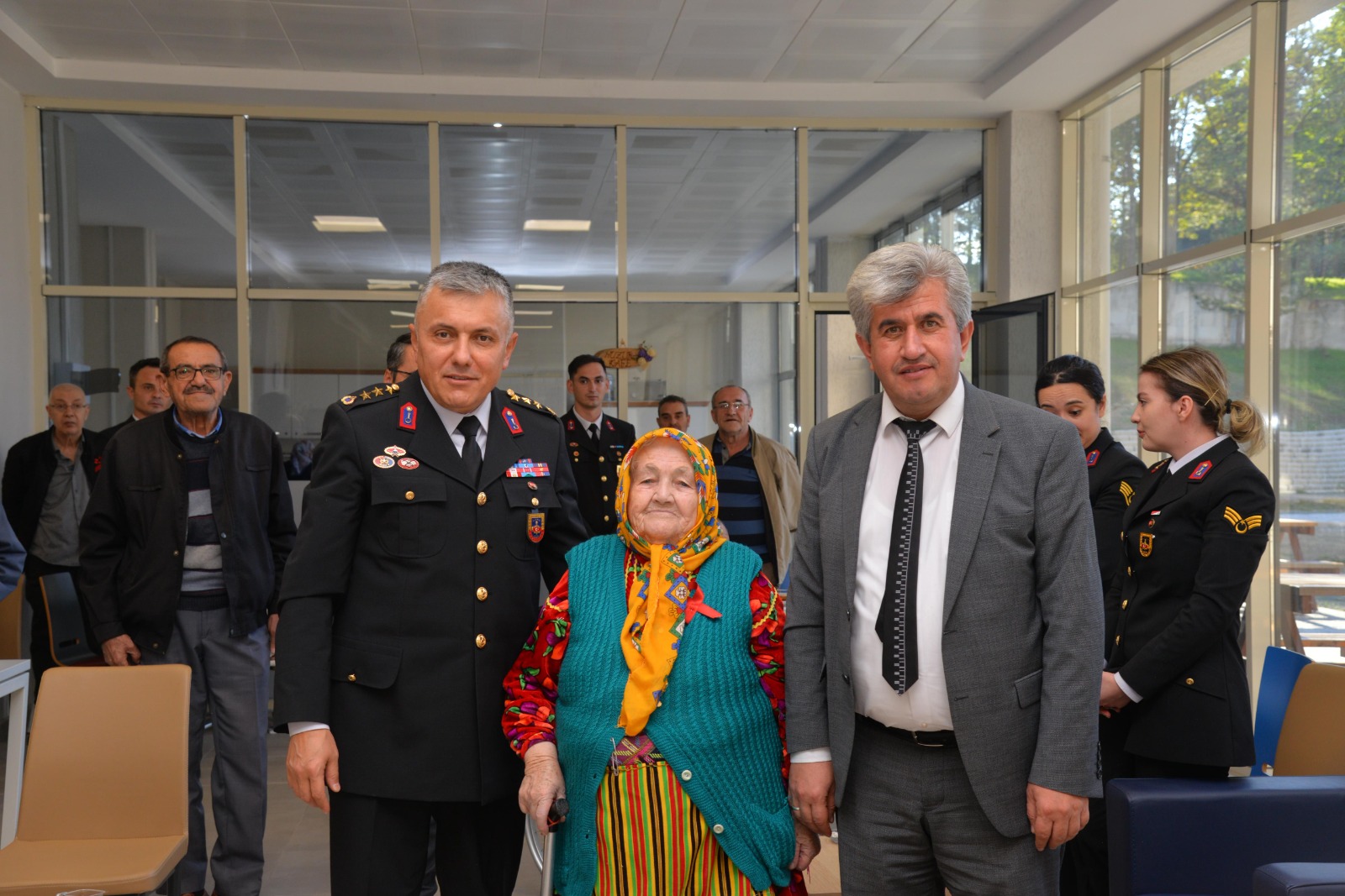 Kastamonu Jandarma’dan Huzurevi Sakinlerini Mutlu Eden Ziyaret (1)