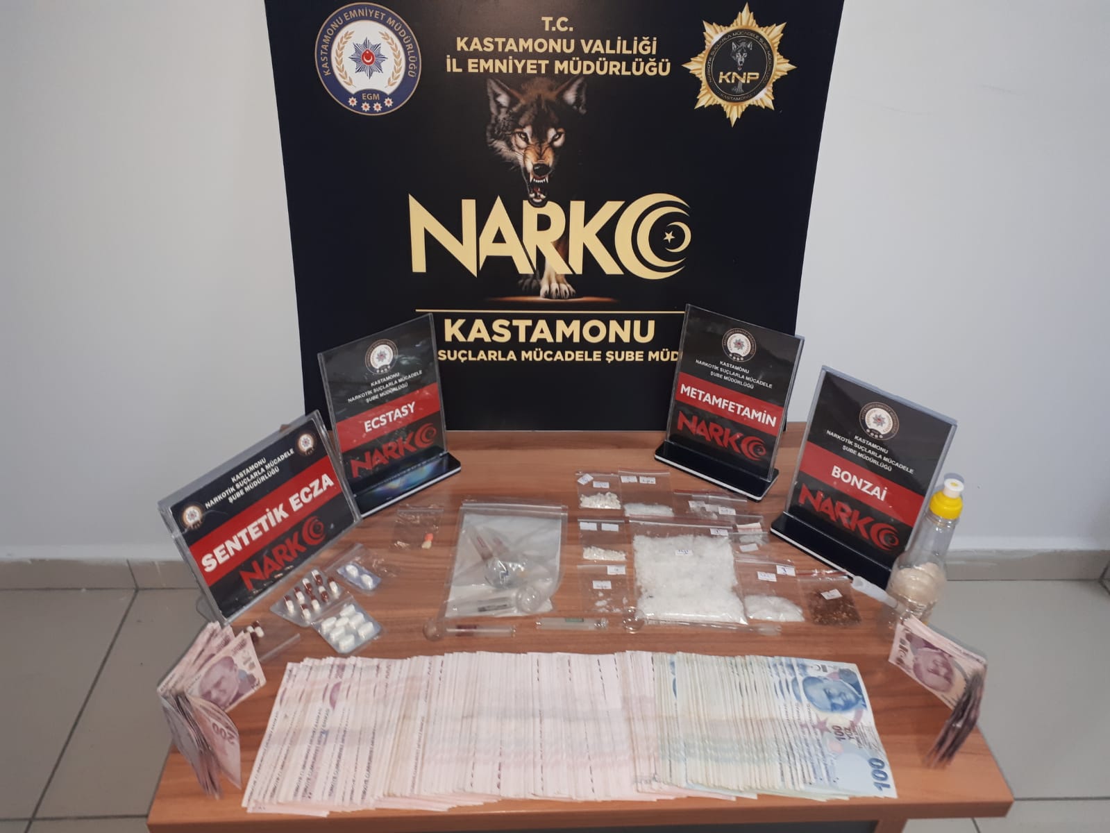 Kastamonu Narko’dan Uyuşturucuya Darbe 5 Tutuklama! (3)