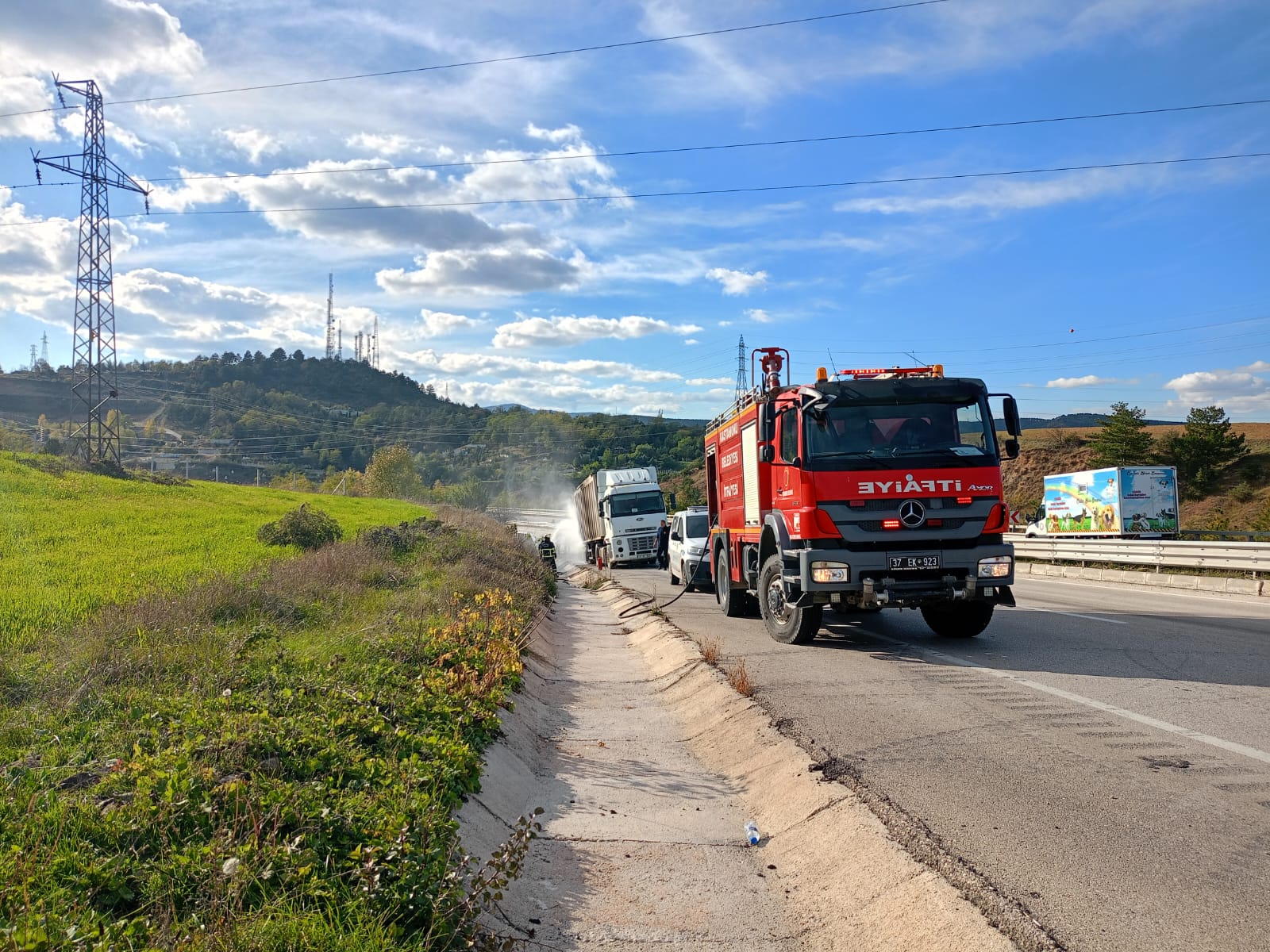 Kastamonu'da Çöp Nakil Tırı Alev Aldı (1)