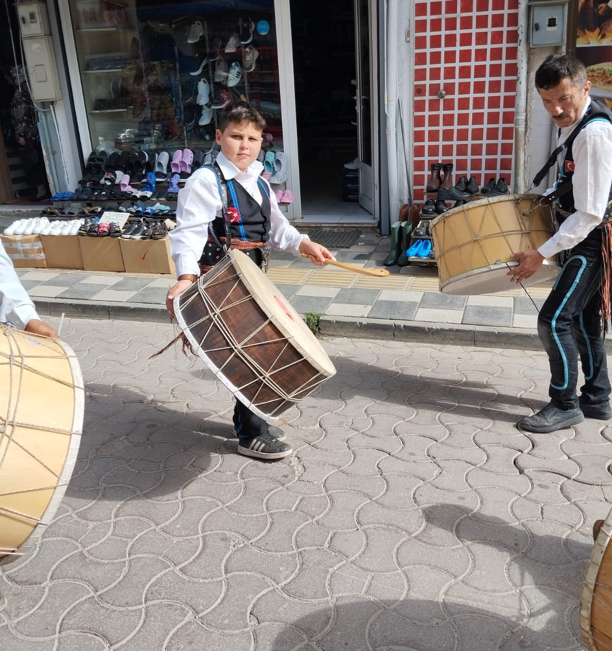 Kastamonulu Genç Davulcu Yeteneğini Konuşturuyor (2)