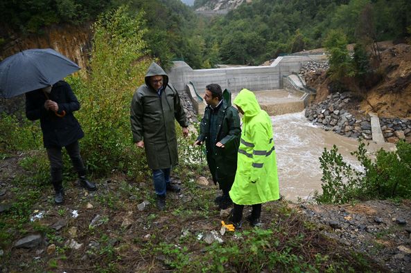 Müdür Devrim, Riskli Bölgeleri Yerinde Inceledi (2)