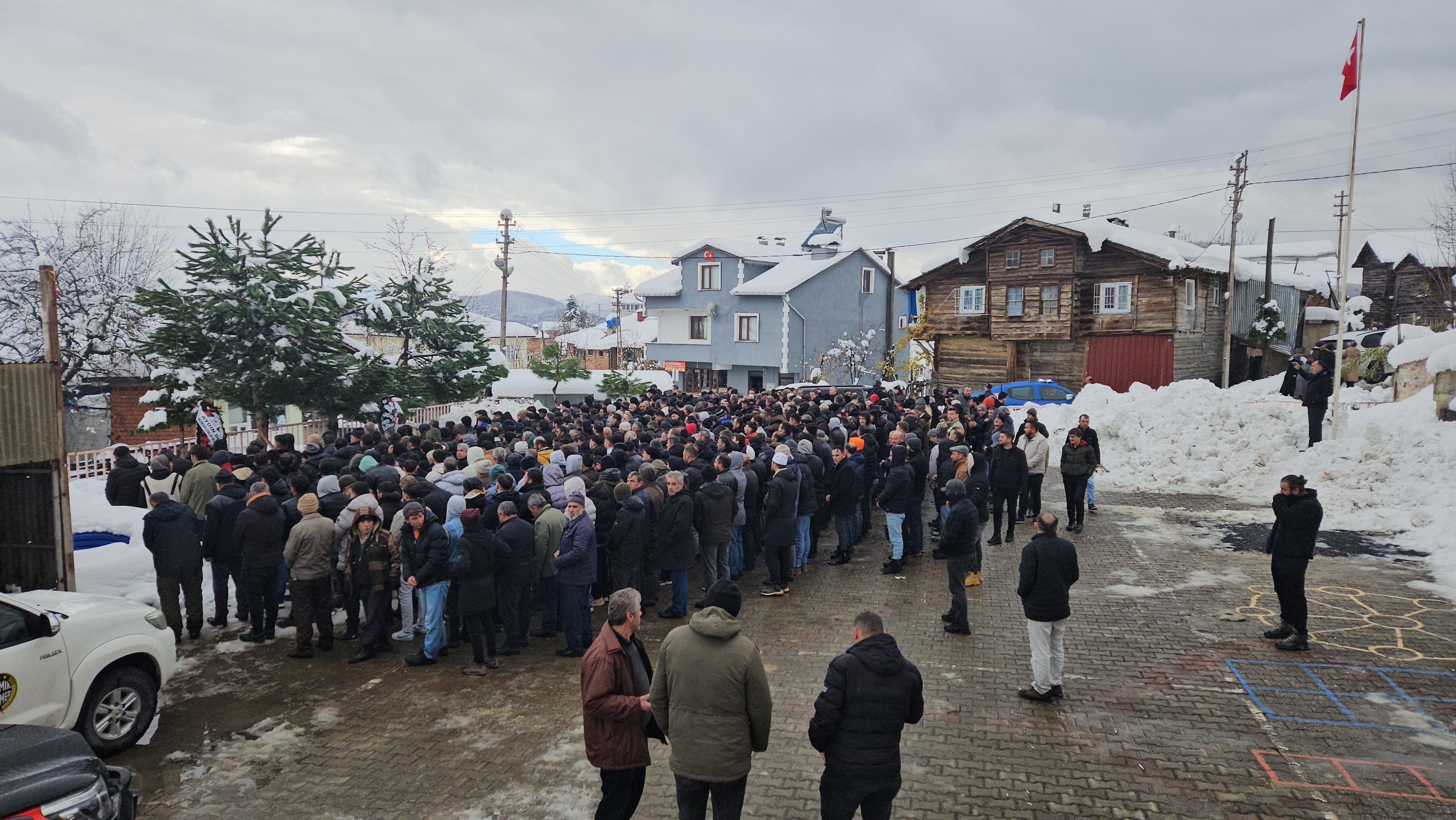 Göçük Altında Kalan Işçiler Toprağa Verildi (1)