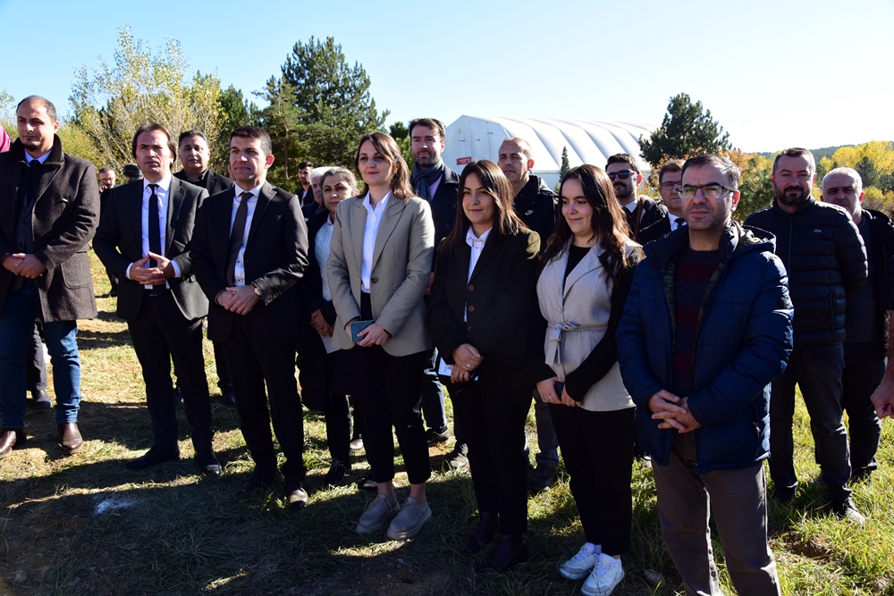 Kastamonu Üniversitesi’nde Akademik Ve İdari Personelimiz Tarafından 100 Adet Fidan Toprakla Buluşturuldu Haber