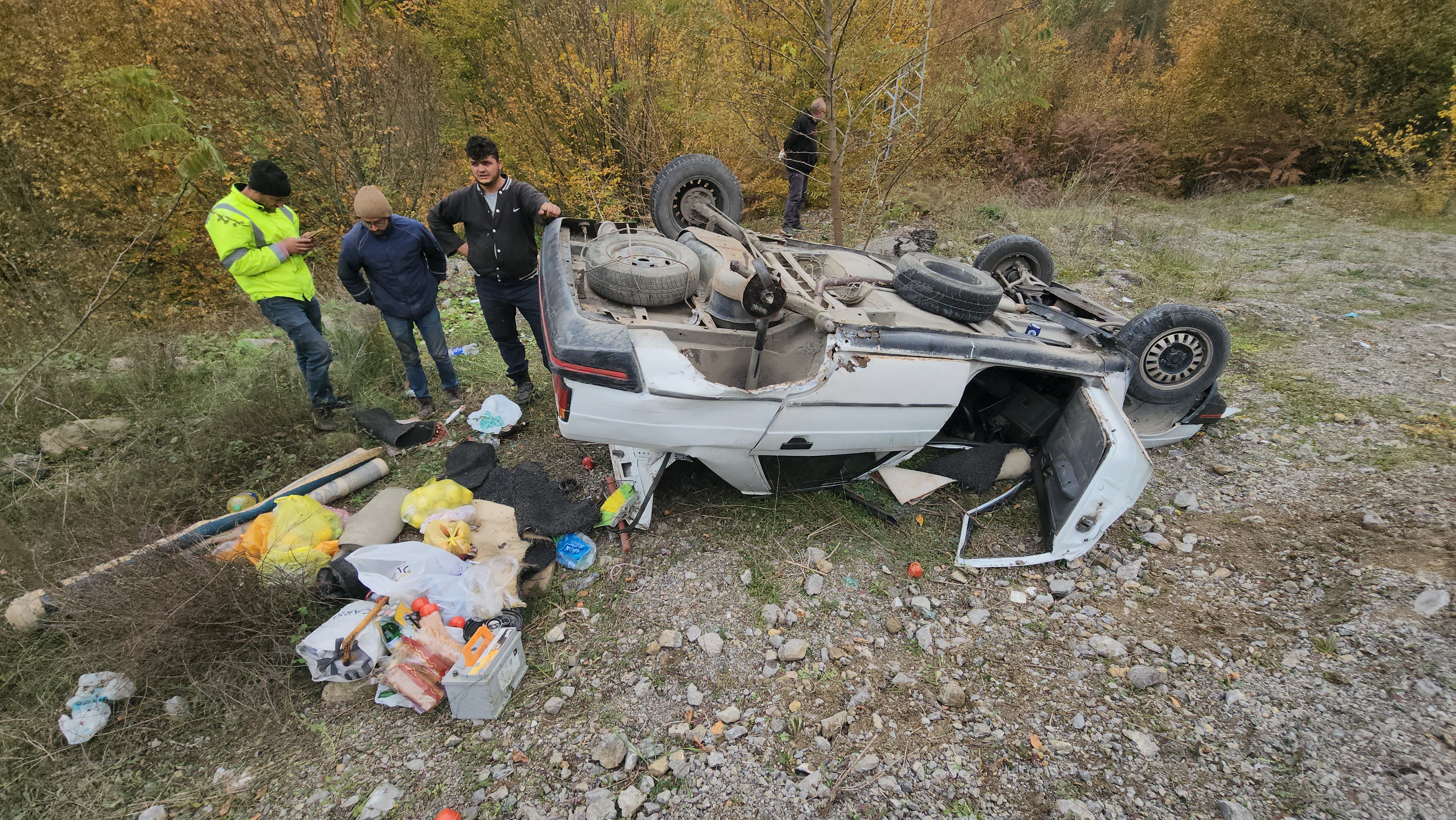 Zonguldak'ta Devrilen Otomobilde Sıkışan Çift Yaralandı (2)