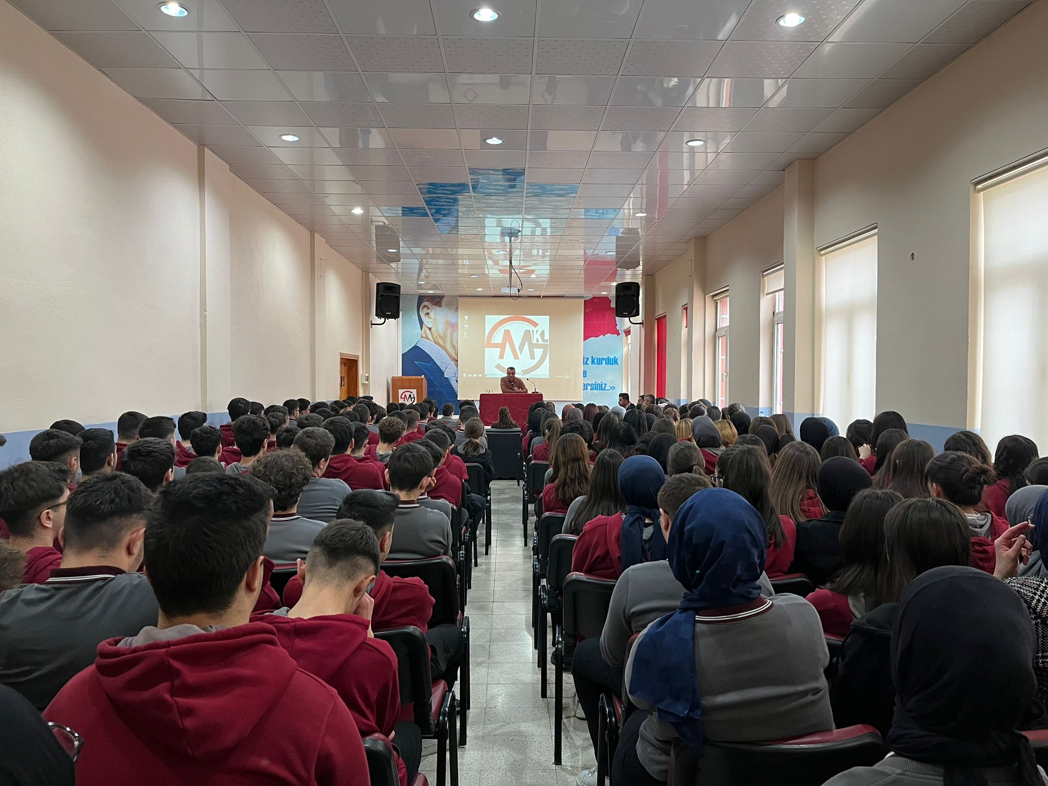 Prof. Dr. Selahattin Kaymakcı, Kastamonu'da Öğrencilerle Bir Araya Geldi  Kastamonu Haber