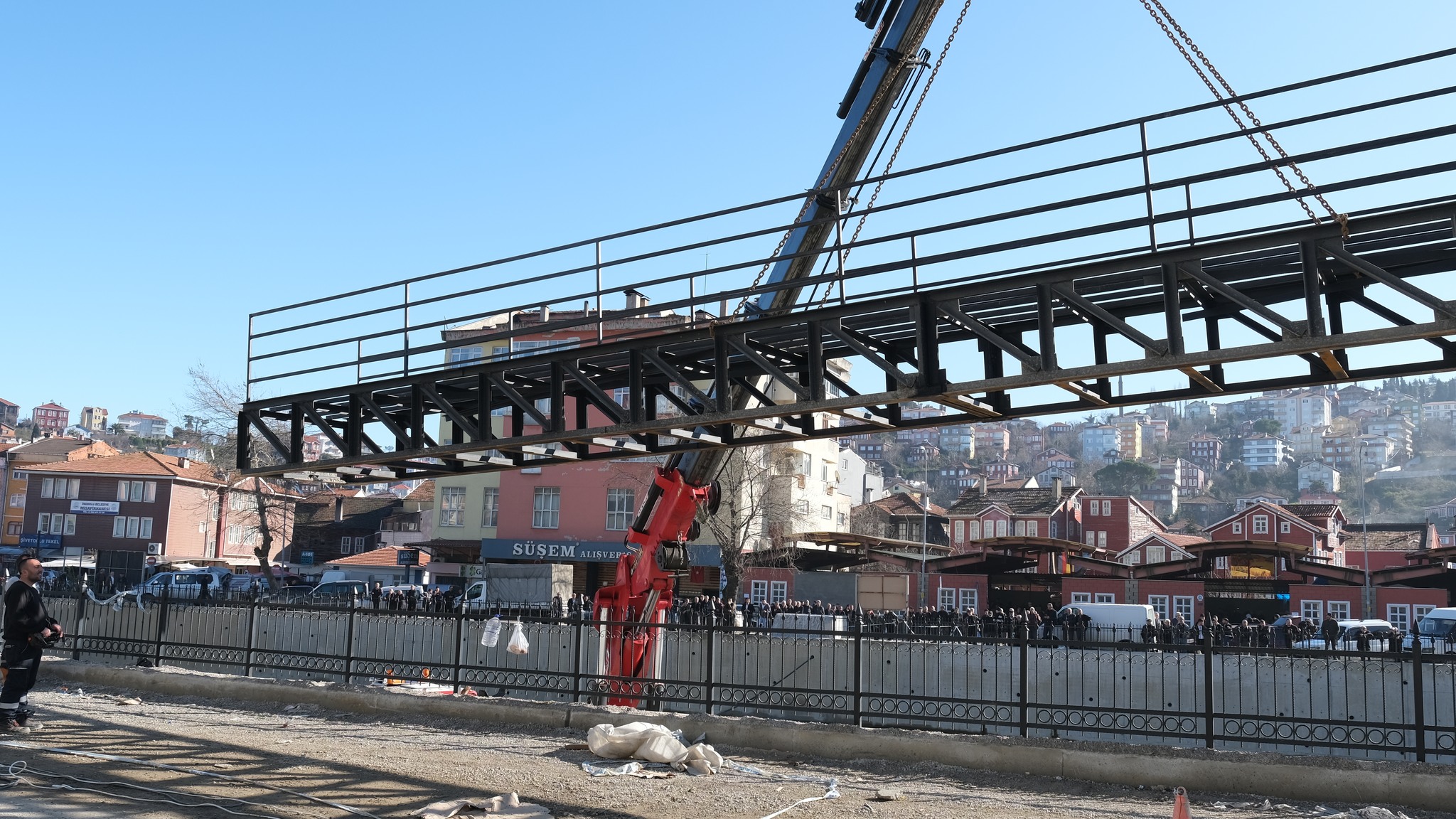 İnebolu’da Pazar Yeri Köprüsü Yeniden Monte Edildi (1)