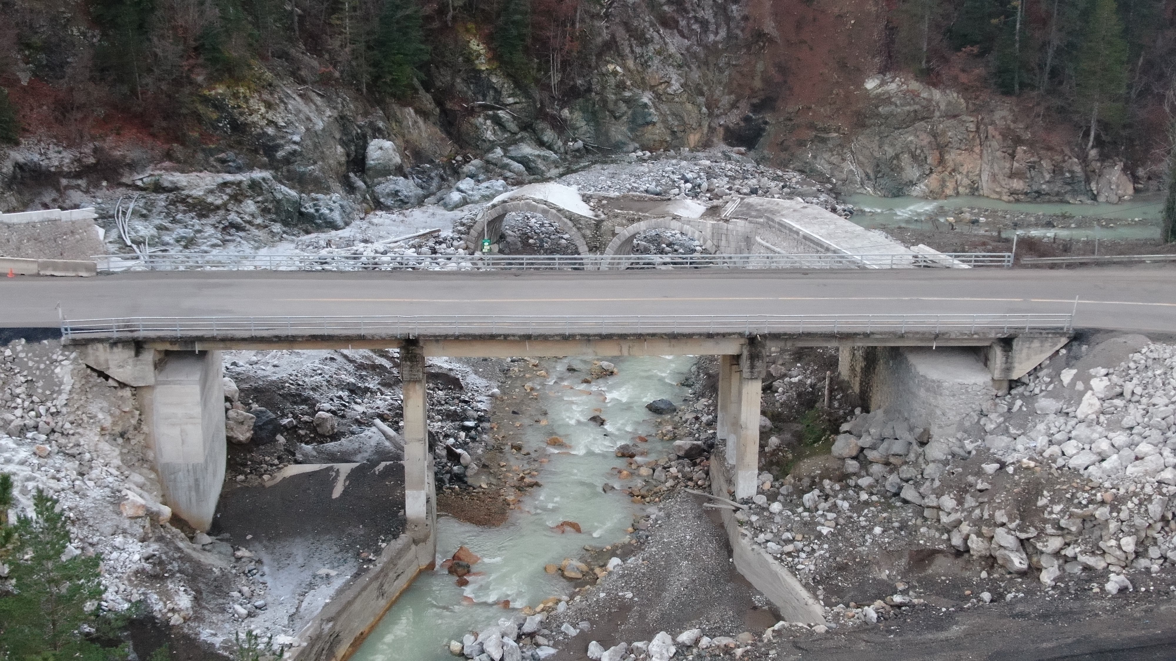 Kastamonu'da 5 Ilçeyi Bağlayan Köprü Tehlike Saçıyor (2)