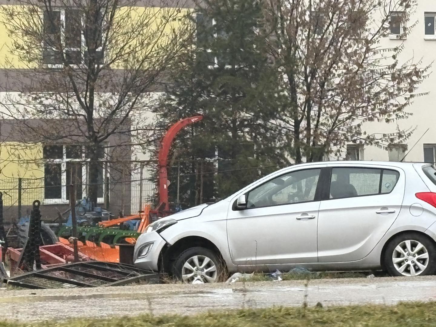 Kastamonu'da Kaza Levhalara Çarparak Yoldan Çıktı! (1)